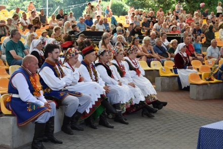 Czwarty dzień 58. Tygodnia Kultury Beskidzkiej - widownia w wiślańskim amfiteatrze